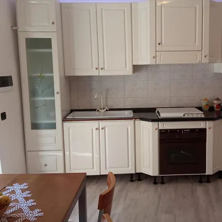 Entire Flat, Independent Entrance, 20 Mins To Bgy - Bergamo Milan Airport * Nembro