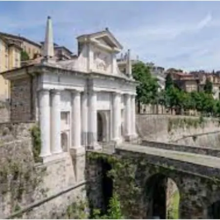 Appartement Entire Flat, Independent Entrance, 20 Mins To Bgy - Bergamo Milan Airport