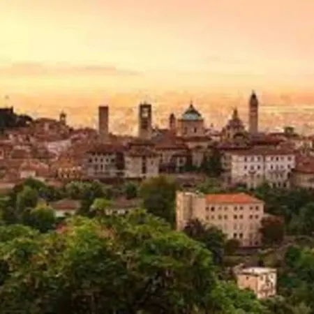 Entire Flat, Independent Entrance, 20 Mins To Bgy - Bergamo Milan Airport *